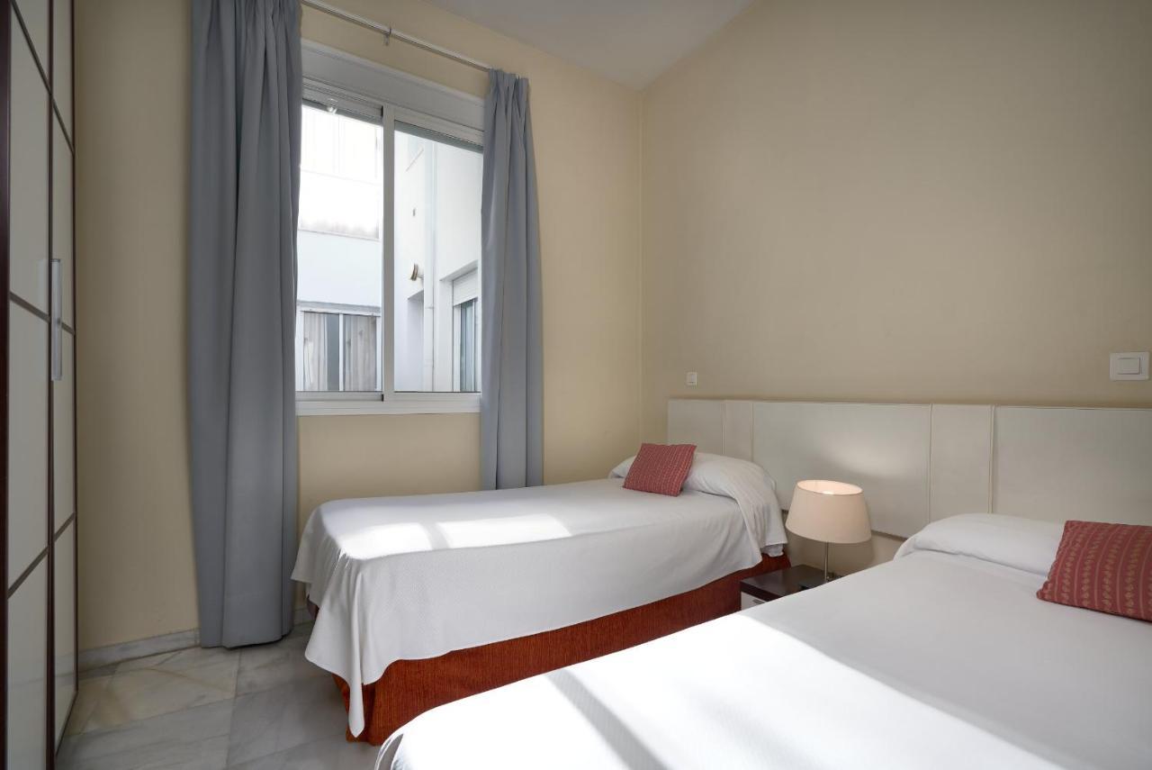 Apartamentos Las Cruces Севілья Екстер'єр фото