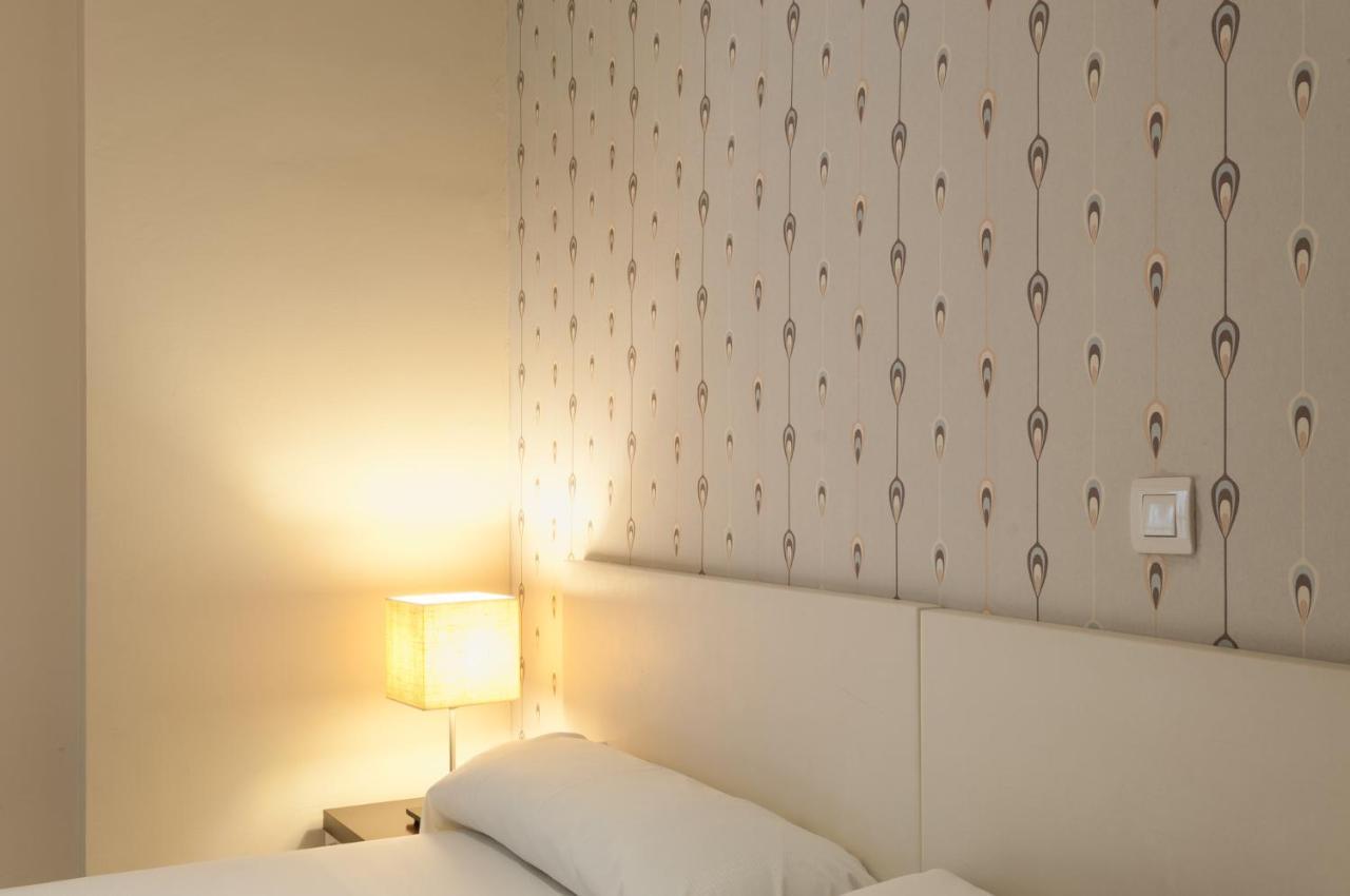 Apartamentos Las Cruces Севілья Екстер'єр фото