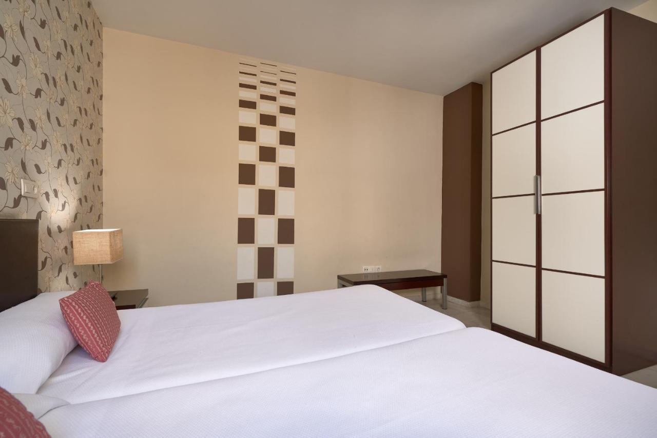 Apartamentos Las Cruces Севілья Екстер'єр фото