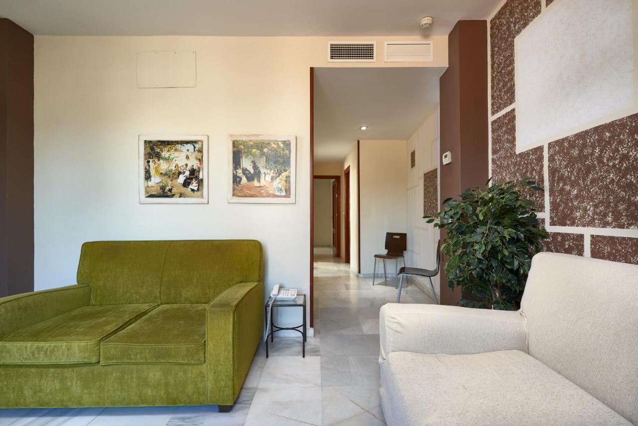 Apartamentos Las Cruces Севілья Екстер'єр фото