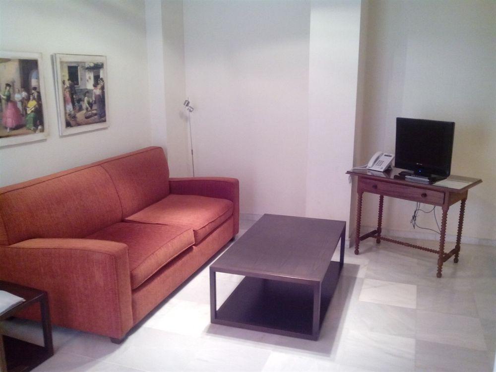 Apartamentos Las Cruces Севілья Екстер'єр фото