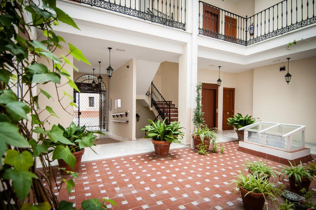 Apartamentos Las Cruces Севілья Екстер'єр фото