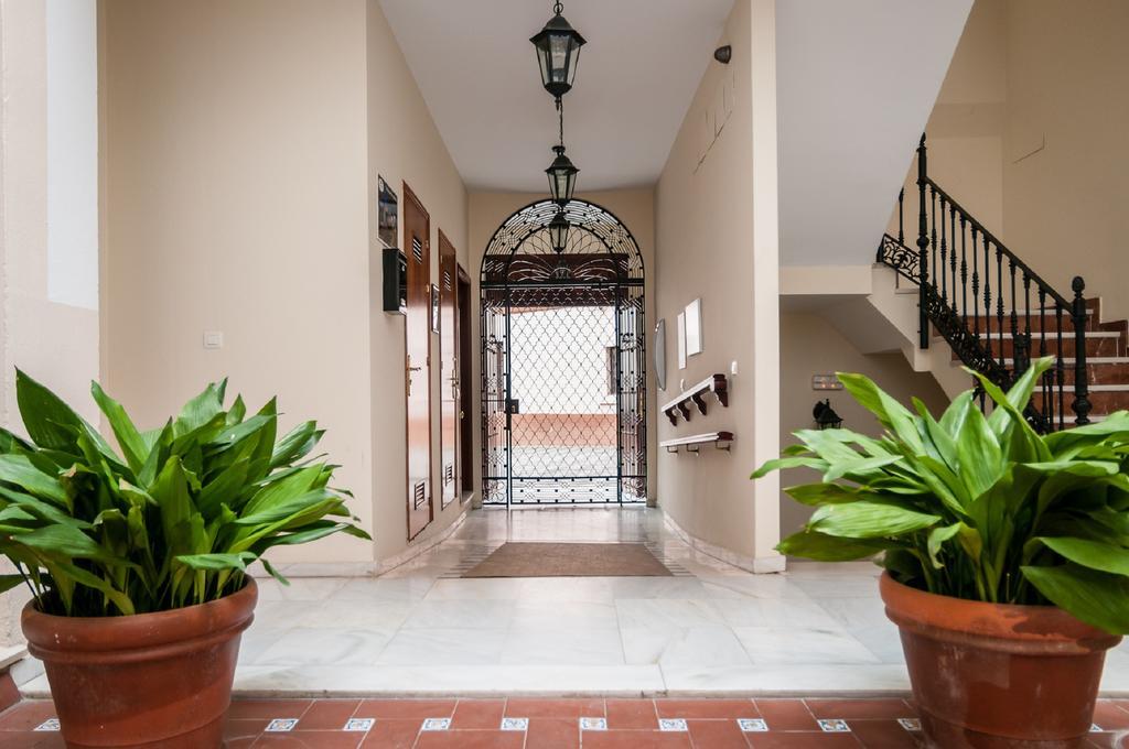 Apartamentos Las Cruces Севілья Екстер'єр фото