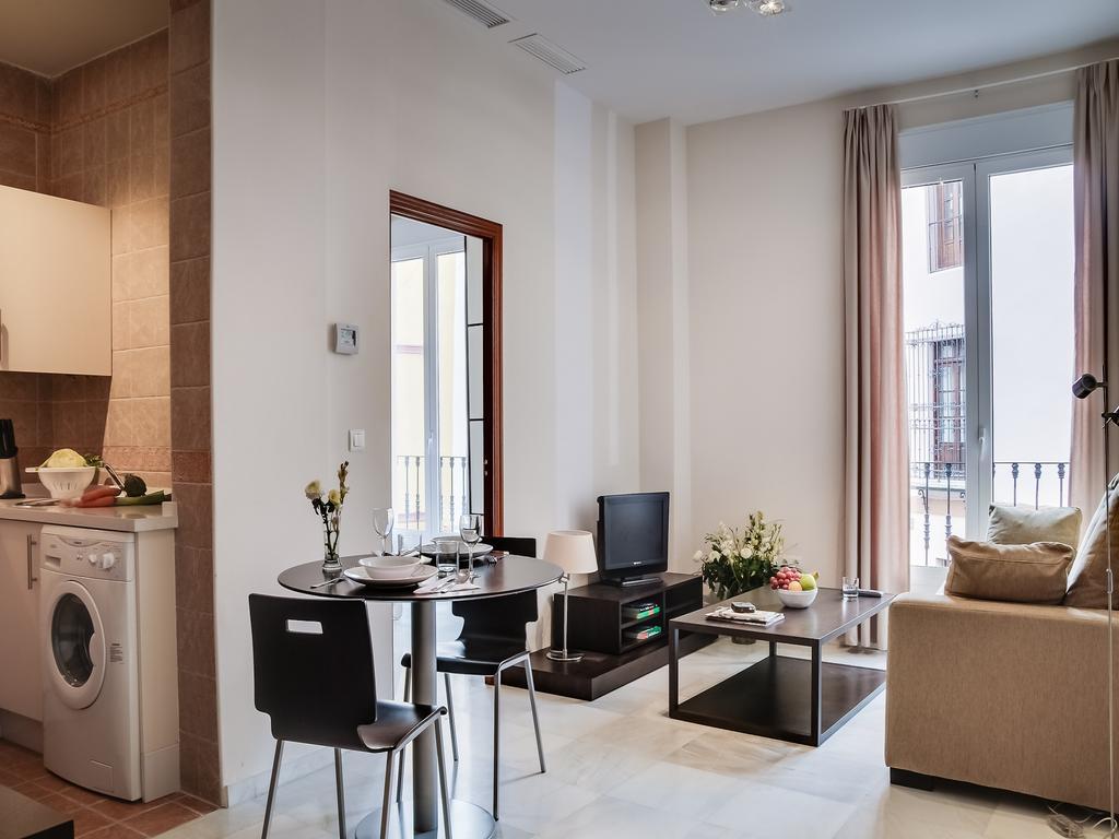 Apartamentos Las Cruces Севілья Екстер'єр фото