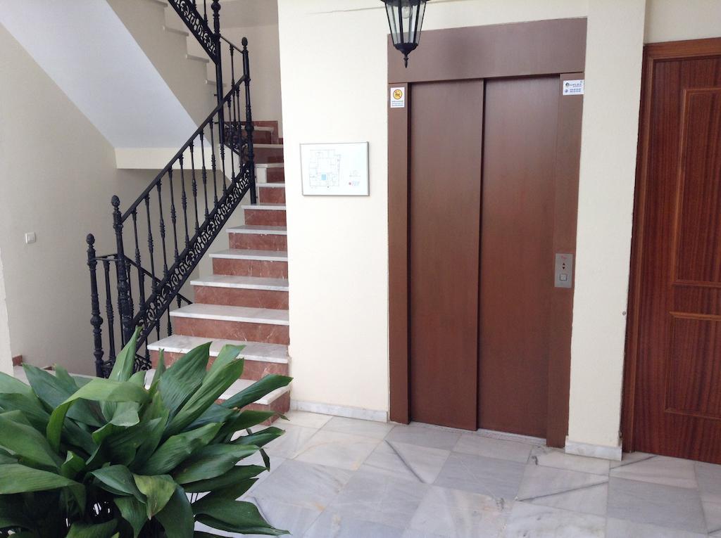 Apartamentos Las Cruces Севілья Екстер'єр фото